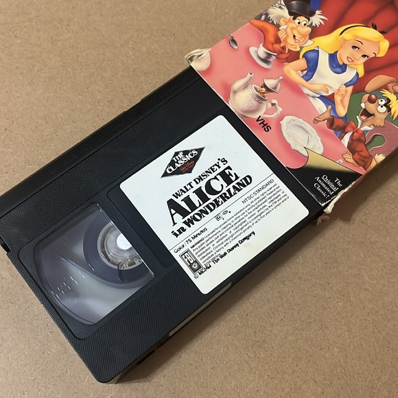 Alice in Wonderland VHS - Picture 4 of 4
